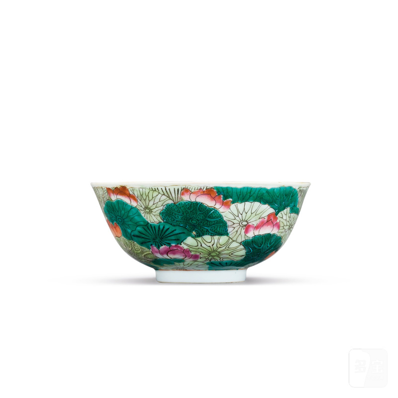 A famille-rose 'kuifeng' tripod dish and a famille-rose 'lotus' bowl, Qing dynasty, Guangxu - Xuantong period | 清光緒至宣統 粉彩夔鳳紋三足盤及粉彩荷塘盌 - 图4